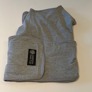 American Kennel Club Calming Coat L gray